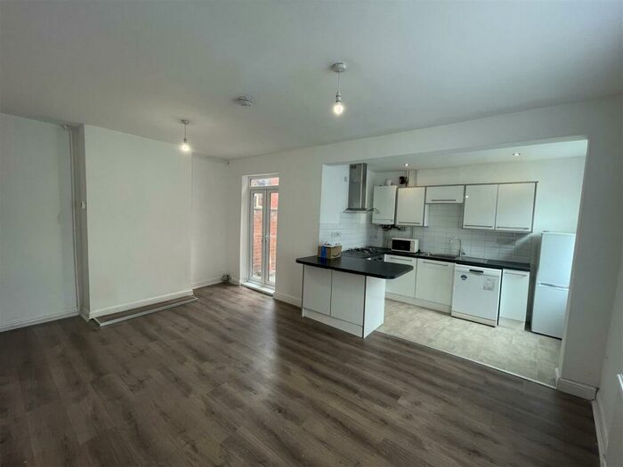 3 Bedroom House To Rent In Lansdowne Road, Leicester, LE2