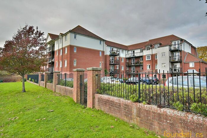 2 Bedroom Property For Sale In Cooden Drive, Bexhill-On-Sea, TN39