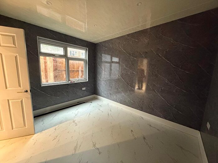 1 Bedroom Flat To Rent In Grove Road, London, N12