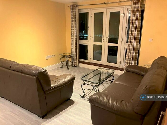 2 Bedroom Flat To Rent In Luscinia View, Reading, RG1