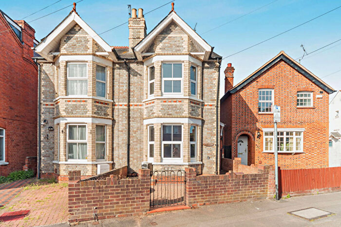 3 Bedroom Semi Detached House For Sale In St. Peters Road, Reading, RG6