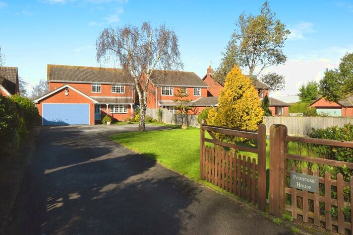 4 Bedroom Detached House For Sale In Station Road, Lincoln, Lincolnshire, LN3