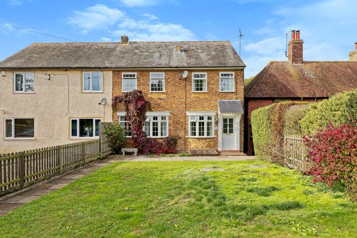 3 Bedroom Property For Sale In Ashford Road, Badlesmere Lees, Faversham, ME13