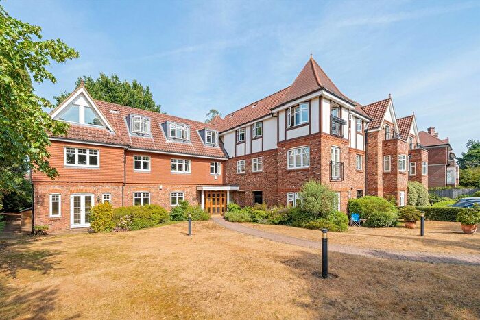 2 Bedroom Flat To Rent In Portmore Park Road, Weybridge, KT13