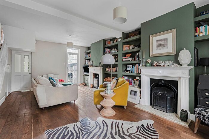 3 Bedroom Terraced House To Rent In Alma Grove, London, SE1