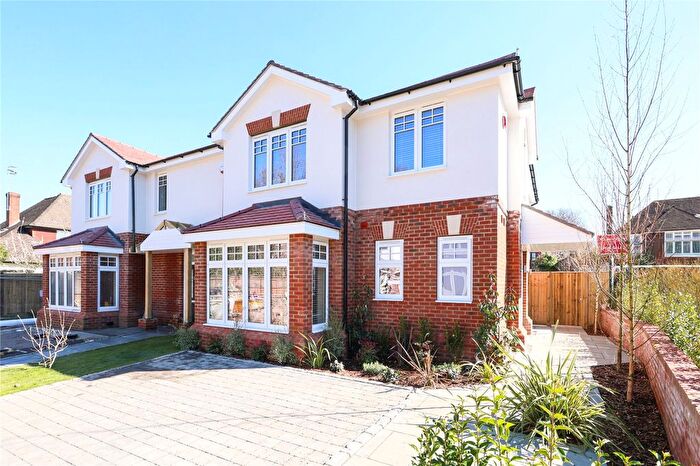 3 Bedroom Semi Detached House For Sale In Beverley Close, Weybridge, KT13