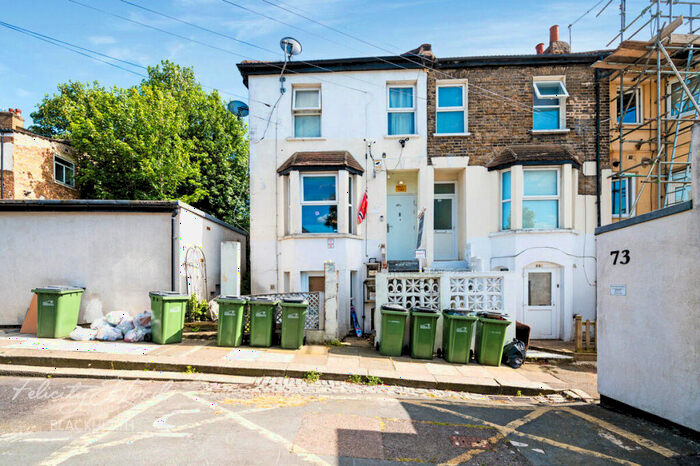 2 Bedroom Maisonette For Sale In Elmdene Road, London, SE18