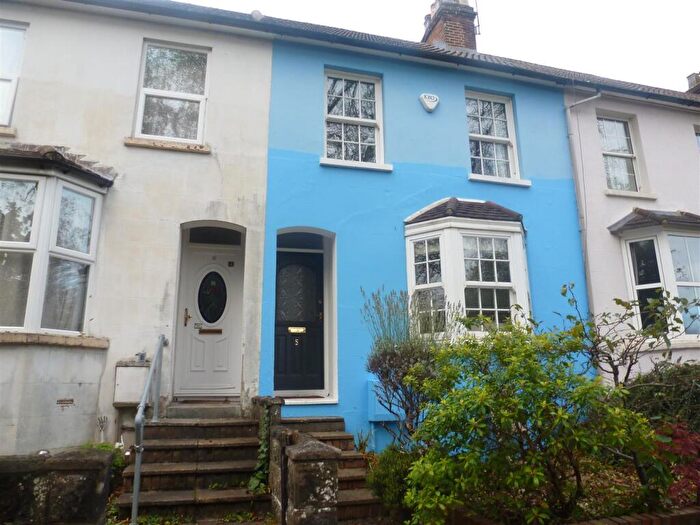 2 Bedroom Cottage To Rent In Arlington Terrace, Aldershot, GU11