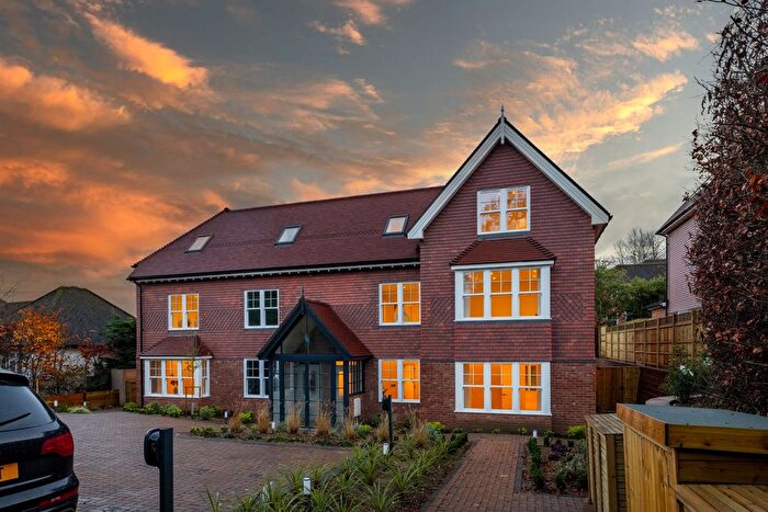 4 Bedroom Terraced House For Sale In Hollymeoak Road, Coulsdon, CR5