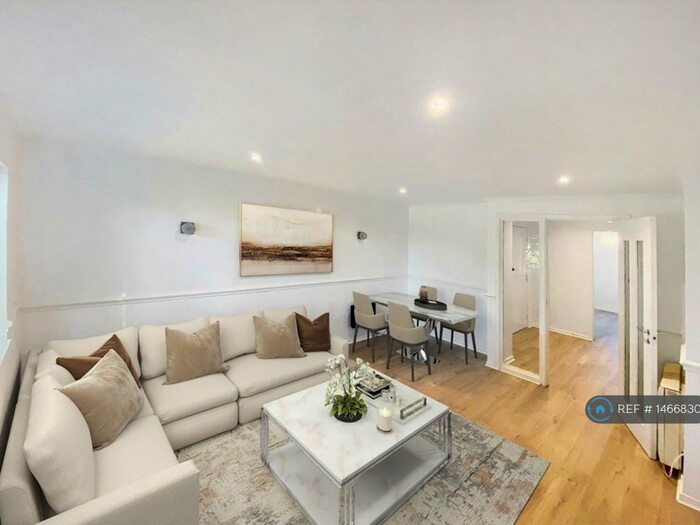 2 Bedroom Flat To Rent In King Arthur Court, Cheshunt, Waltham Cross, EN8