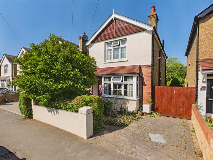 3 Bedroom Detached House For Sale In Dudley Road, Walton-On-Thames, KT12