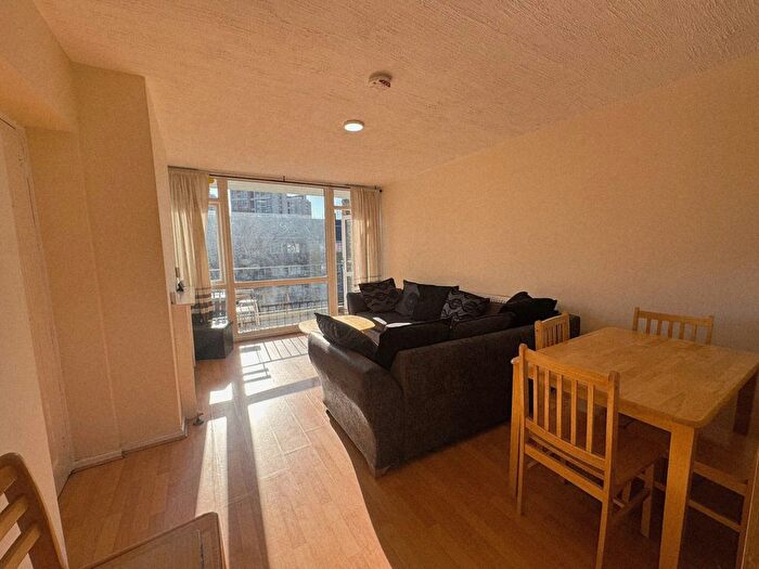 3 Bedroom Flat To Rent In Hillingdon Street, Kennington, SE17