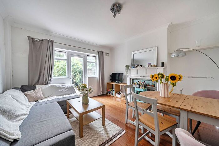 3 Bedroom End Terrace House For Sale In Parkthorne Road, Balham, London, SW12