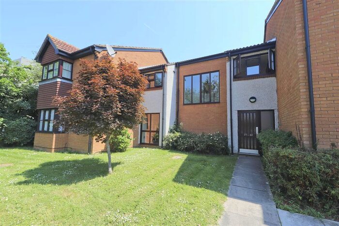 Studio To Rent In Clarkes Drive, Hillingdon, UB8