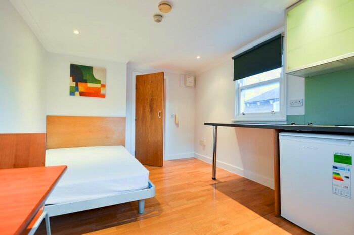 Studio To Rent In Shepherds Bush Road, London, W6