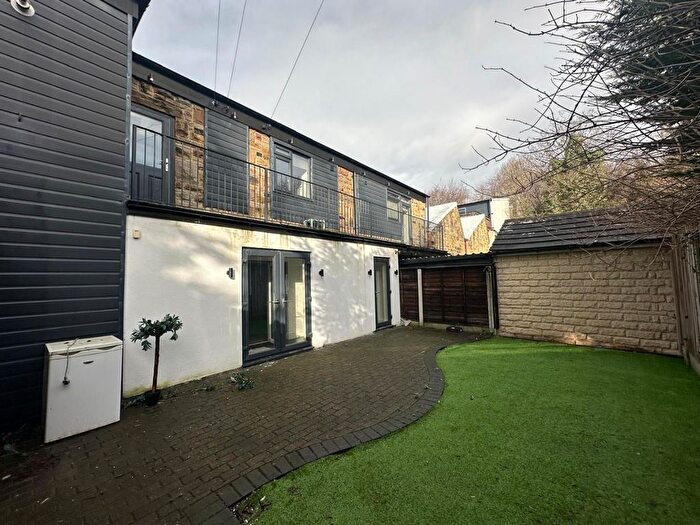 2 Bedroom Flat To Rent In Arthur Grove, Bradford Road, Birstall, Batley, WF17