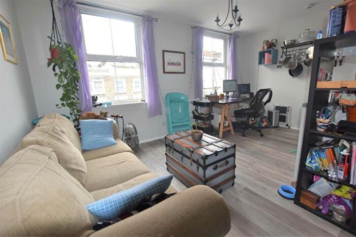 1 Bedroom Flat To Rent In Benwell Road, London, N7