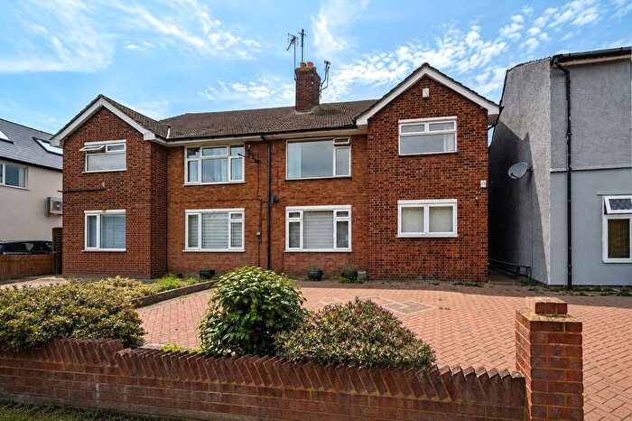 2 Bedroom Maisonette For Sale In Heron Hill, Belvedere, DA17