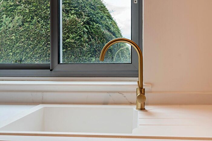 2 Bedroom Flat For Sale In Coniston Court, Stonegrove, Edgware, HA8