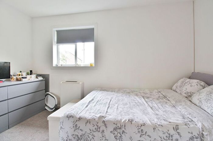 1 Bedroom End Of Terrace House To Rent In Heather Close, Isleworth, TW7