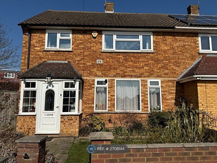 3 Bedroom Semi-Detached House To Rent In Stile Road, Slough, SL3