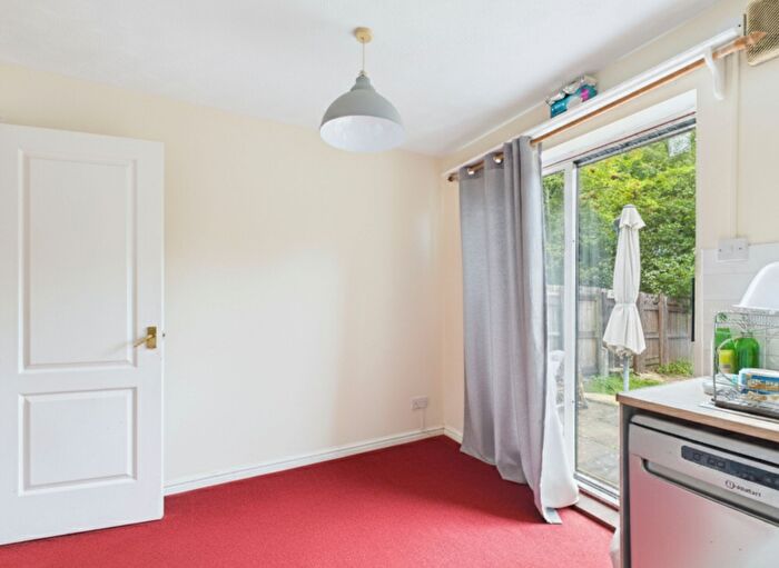 2 Bedroom End Of Terrace House To Rent In Weston Park Avenue, Burton-On-Trent, DE14