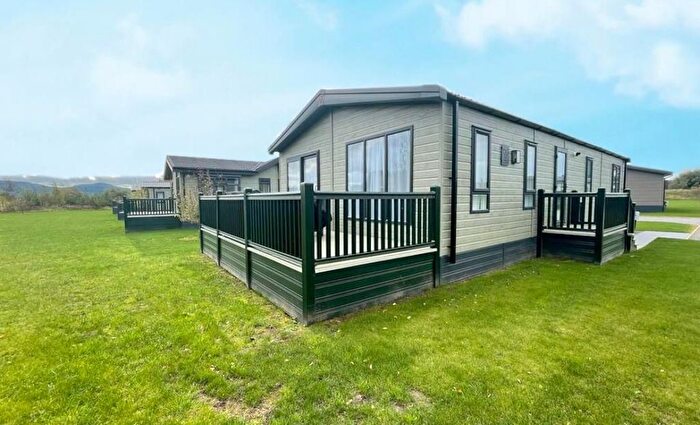 3 Bedroom Mobile/park Home For Sale In Great Ayton, Middlesbrough, TS9