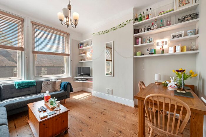 2 Bedroom Flat To Rent In High Street, SW19