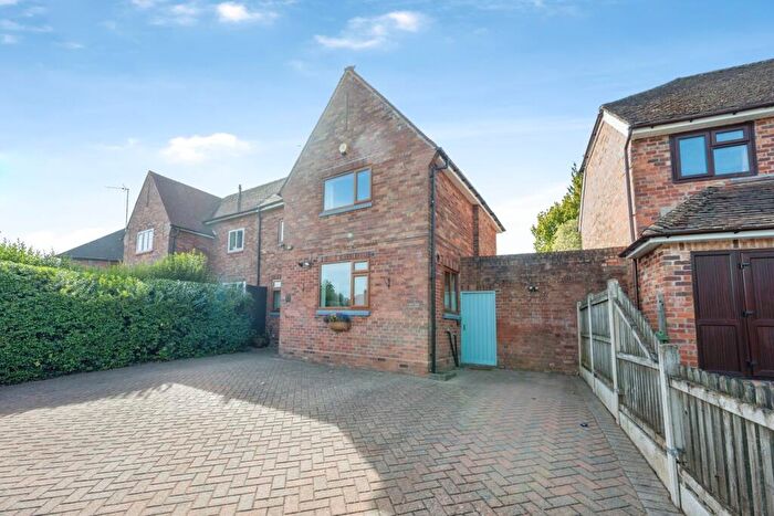 3 Bedroom Semi-Detached House For Sale In Walter Nash Road East, Kidderminster, DY11