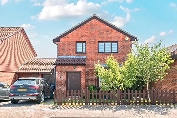 4 Bedroom House For Sale In Bill Hamling Close, London, SE9