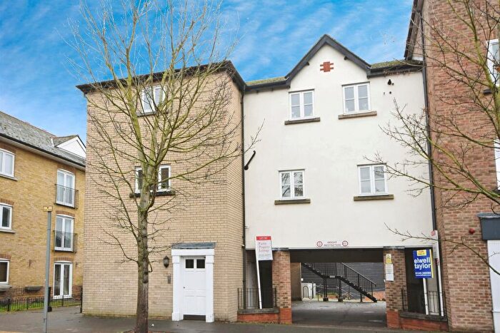 2 Bedroom Flat For Sale In Wharf Road, Chelmsford, CM2