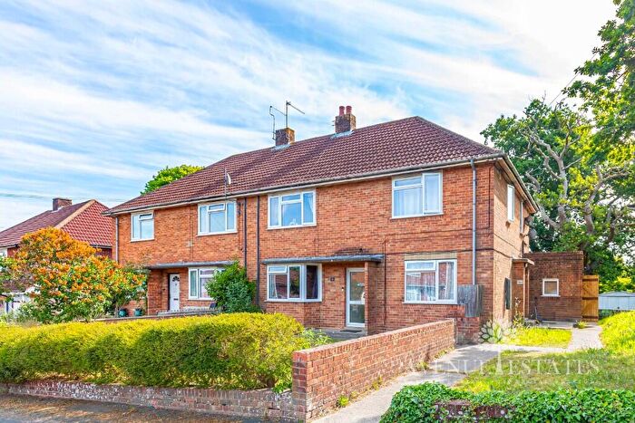 2 Bedroom Apartment For Sale In Long Road, Bournemouth, Dorset, BH10