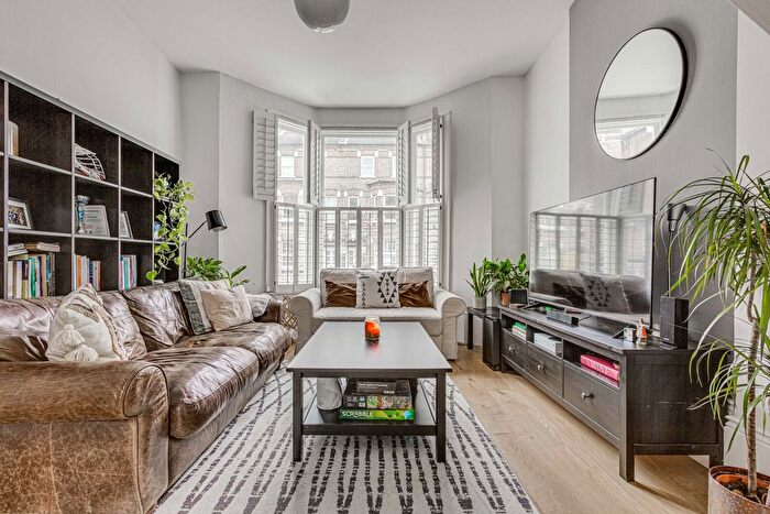 1 Bedroom Flat To Rent In Cologne Road, Clapham Junction, SW11