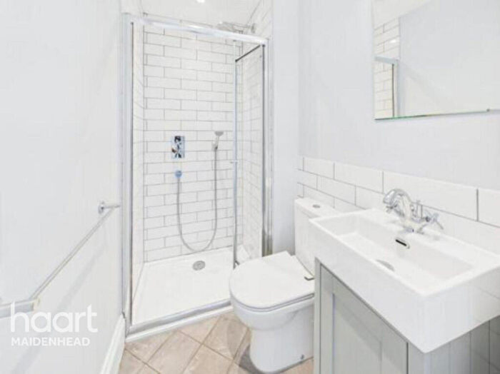 2 Bedroom Apartment To Rent In Slough Road, Slough, SL3