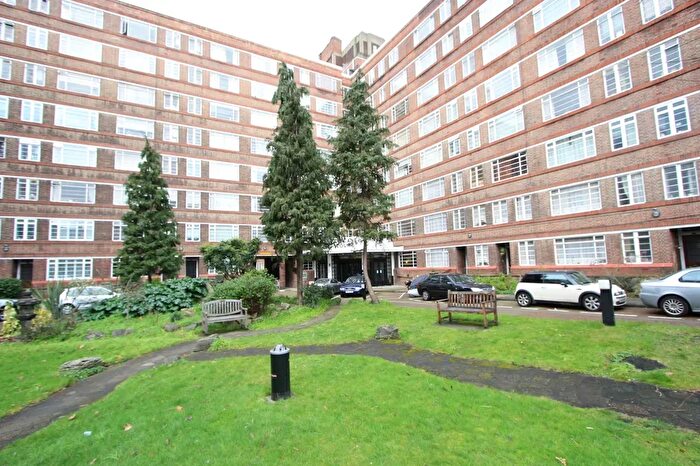 2 Bedroom Flat For Sale In Balham High Road, London, SW17