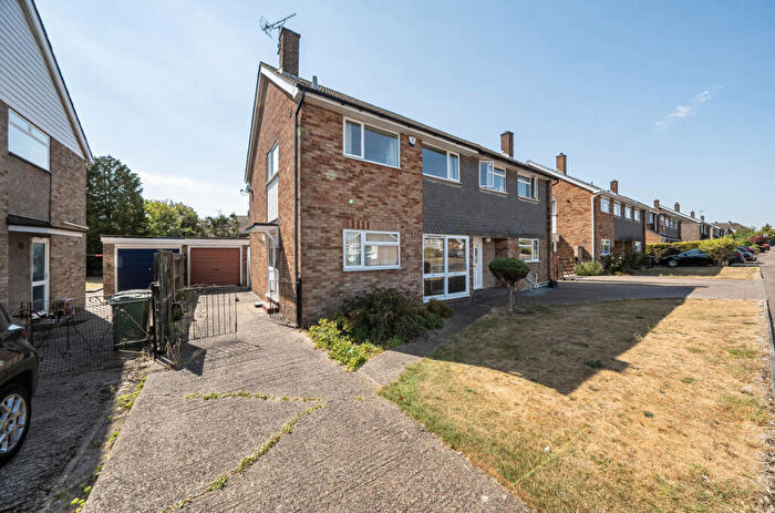 3 Bedroom Semi-Detached House For Sale In Miletree Crescent, Dunstable, Bedfordshire, LU6