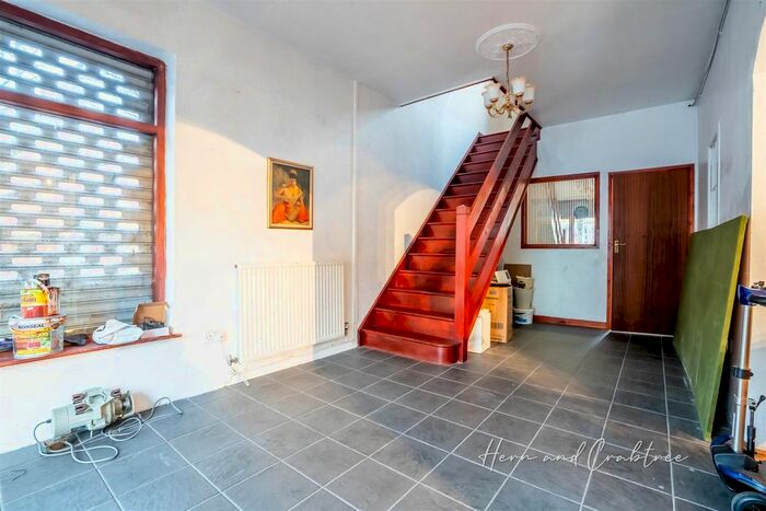 3 Bedroom End Of Terrace House For Sale In Corporation Road, Grangetown, Cardiff, CF11
