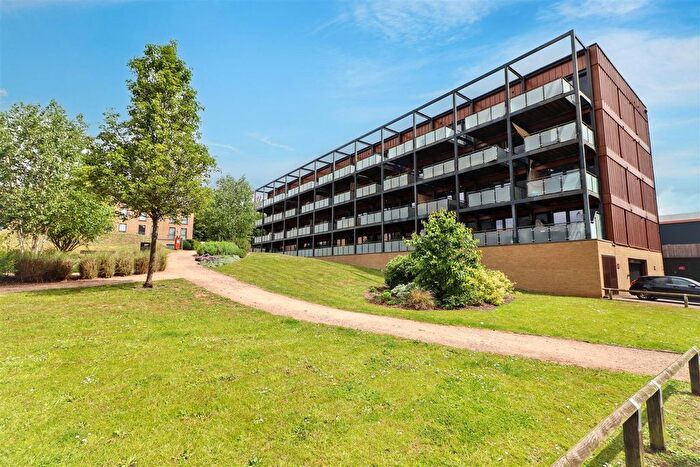 1 Bedroom Flat For Sale In Empire Court, Studio Way, Borehamwood, WD6