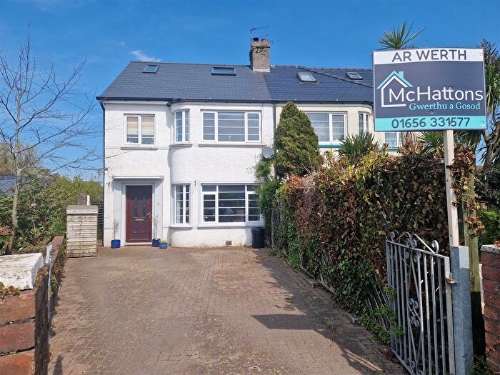 4 Bedroom Semi-Detached House For Sale In St. Annes Crescent, Porthcawl, CF36