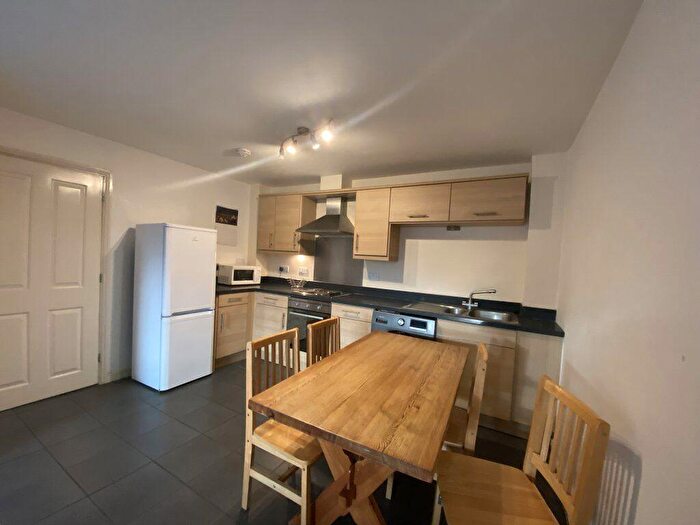 2 Bedroom Flat To Rent In Bronte Close, SL1