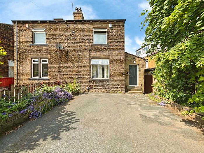 2 Bedroom Semi-Detached House For Sale In Poplar Grove, Bradford, BD7