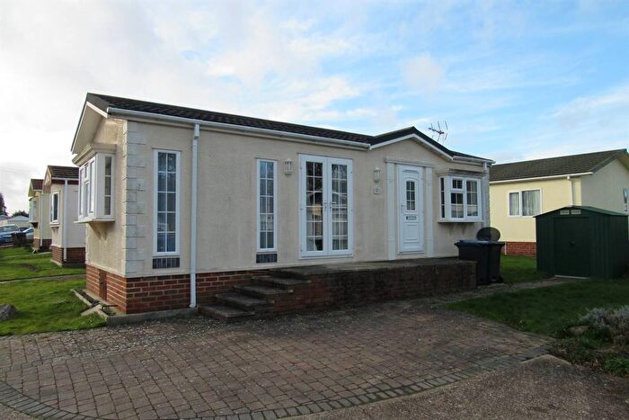 1 Bedroom Park Home For Sale In Dengrove Park, Shalloak Road, Broad Oak, Canterbury, CT2