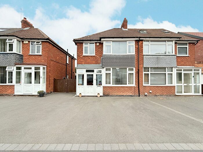 3 Bedroom Semi-Detached House For Sale In Faulkner Road, Solihull, B92