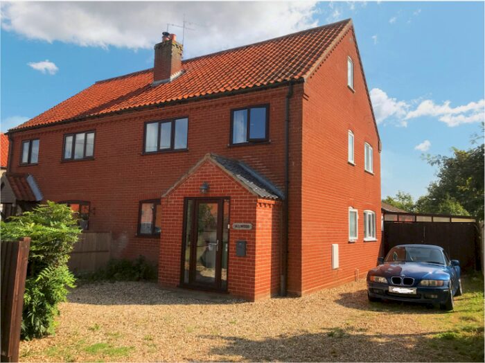 3 Bedroom Semi-Detached House For Sale In Moor Lane, Sculthorpe, NR21