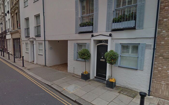 3 Bedroom Flat To Rent In Streatham High Road, London, SW16