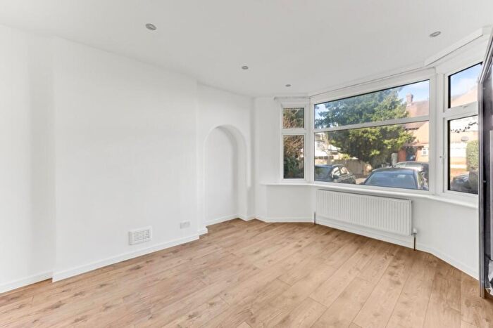2 Bedroom Apartment To Rent In Corringham Road, Golders Green, NW11
