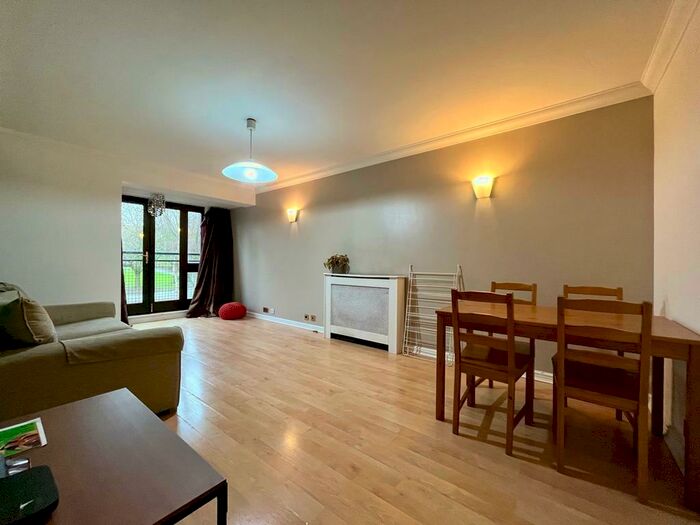 2 Bedroom Apartment To Rent In Balmoral Court, Scotland Street, B1