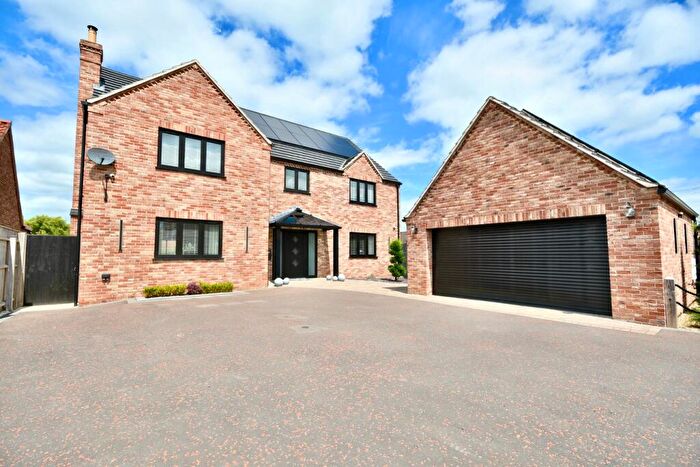 4 Bedroom Detached House For Sale In Hall Road, Walpole Highway, Wisbech, PE14