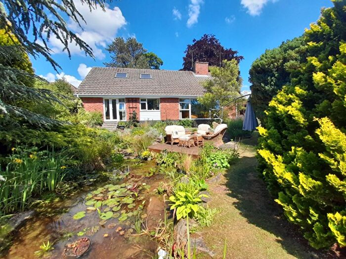 3 Bedroom Bungalow For Sale In Willingham Road, Lea, DN21