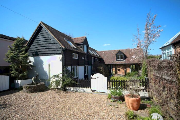 4 Bedroom Detached House For Sale In Station Road, Cheddington, LU7